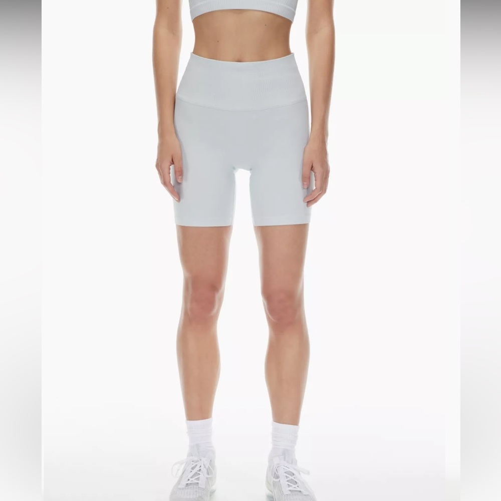 Aritzia TNAbody atmosphere hi-rise 7” shorts